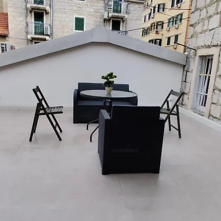 Center Perfect Spot Apartment Split