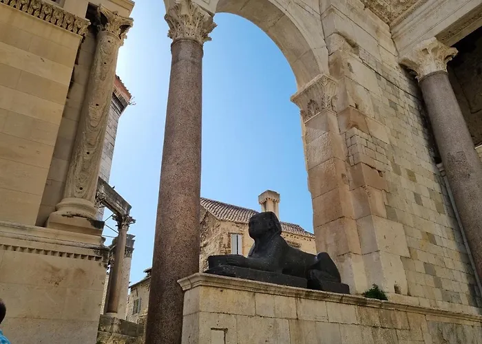 Apartment Center Perfect Spot Split