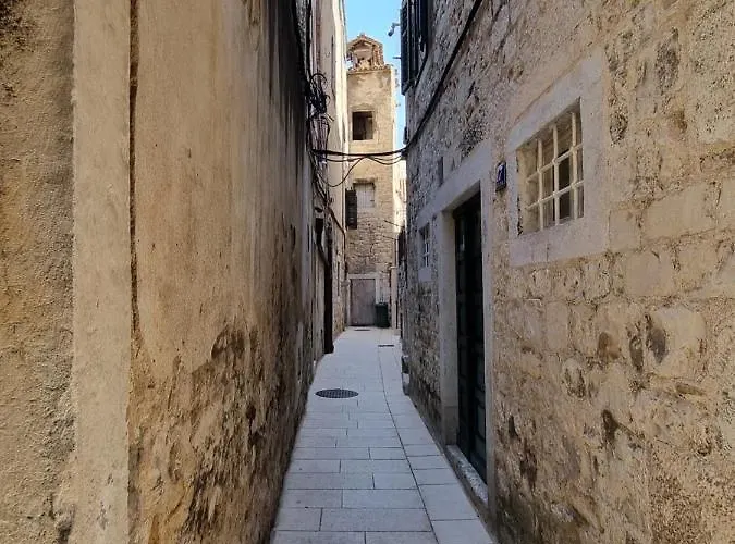 Center Perfect Spot Apartment Split