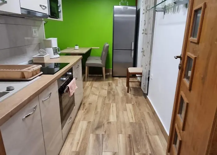 Center Perfect Spot Apartment Split