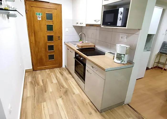 Center Perfect Spot Apartment Split