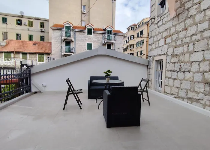 Center Perfect Spot Apartment Split